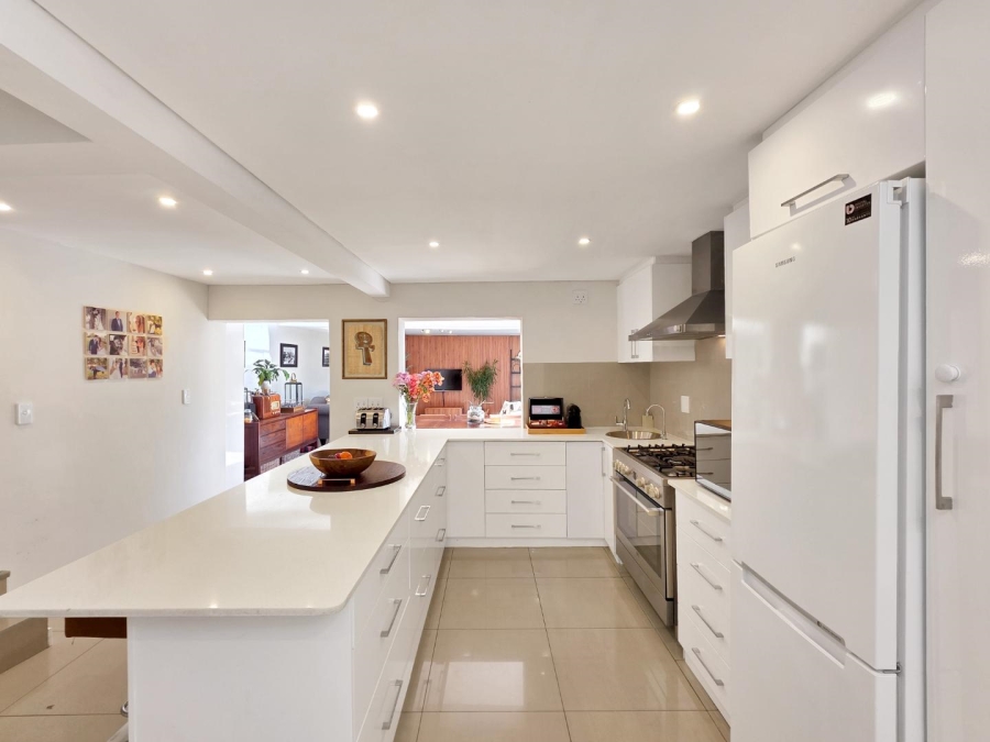 2 Bedroom Property for Sale in Sea Point Western Cape
